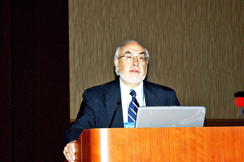 DSC03864.JPG - FMDA director and moderator, Dr. Robert Kaplan, introduces the speaker for his session, Dr. Jeanne Wei.